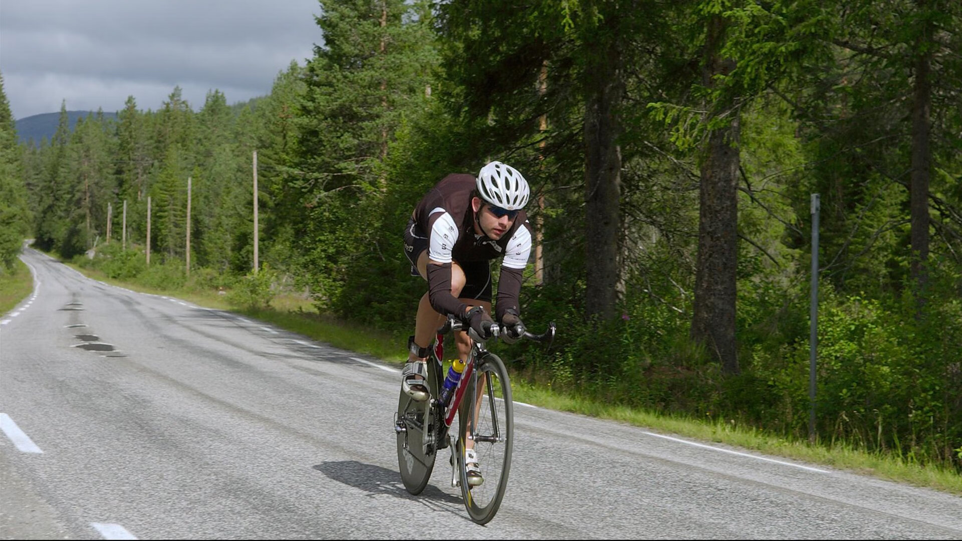 黄蜂防守锁死篮网,福克斯成为关键先生